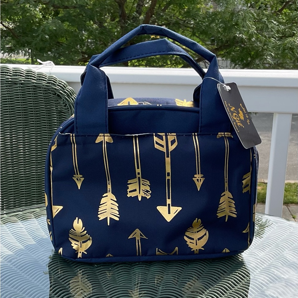 Chic Navy Lunch Tote with Gold Arrow Pattern